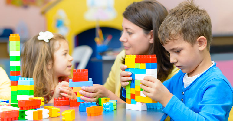 Curso Universitario de Especialización en Auxiliar en educación infantil