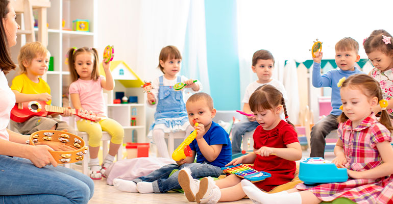 Curso Universitario en Auxiliar en Guardería y Jardín de Infancia